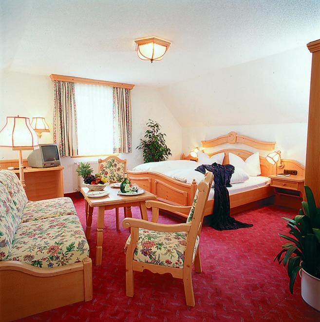 Hotel - Gasthof Spessarttor & Hotel Bergwiesen - Zimmer Mit Balkon Lohr Buitenkant foto